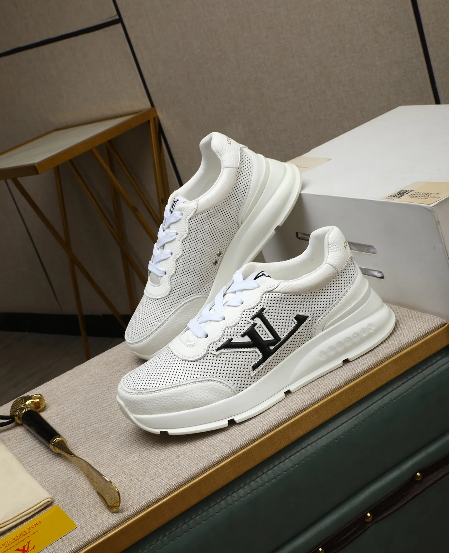 Men's shoes 💰460 📛📛【LOUIS VUITTON】Louis Vuitton official website synchronized new products 👟Milan fashion catwalk style 🇰🇾🇰🇾LV family logo, celebrity style, a must-have for fashionistas ⚠️First-layer calfskin ➕Genuine leather lining ➕Official website original version special outsole 👞Number 38-44
